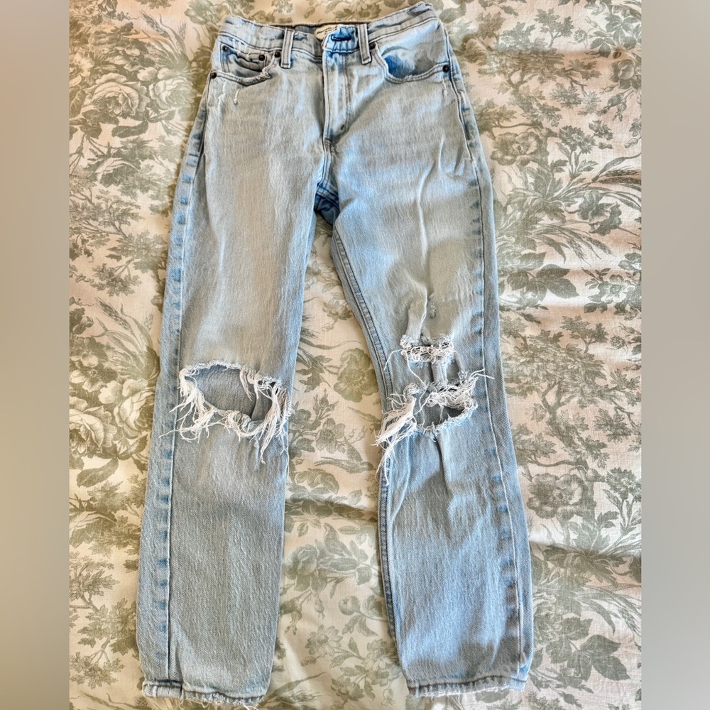 Abercrombie & Fitch High Rise Mom Jeans